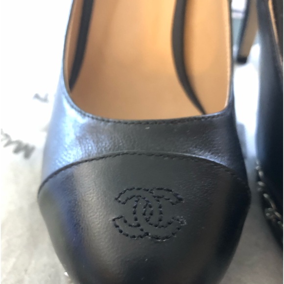 Chanel calfskin chain deco platform heels,
Worn once, in the house, - Picture 2 of 11